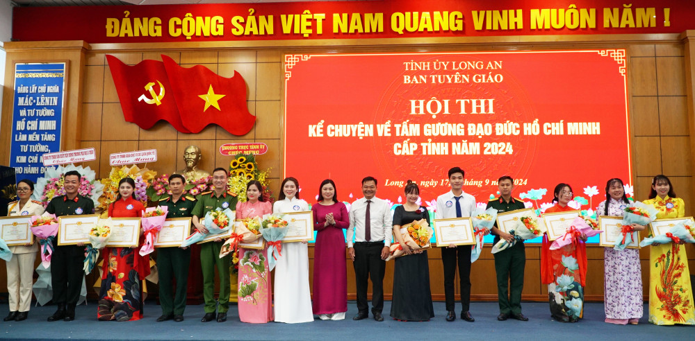 3; Các thí sinh đoạt giải khuyến khích.